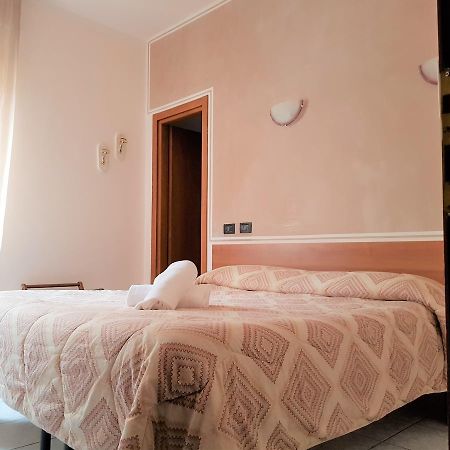 Hotel Marinoni โลมาซโซ ภายนอก รูปภาพ