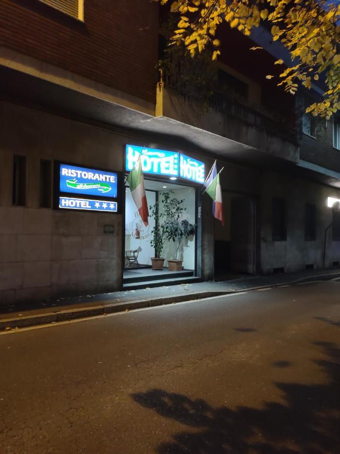 Hotel Marinoni โลมาซโซ ภายนอก รูปภาพ