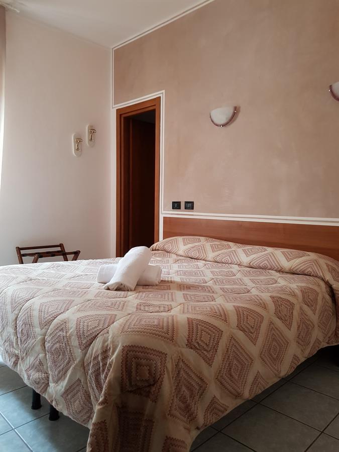Hotel Marinoni โลมาซโซ ภายนอก รูปภาพ