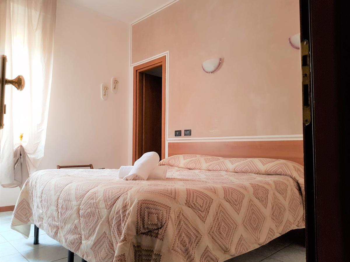 Hotel Marinoni โลมาซโซ ภายนอก รูปภาพ