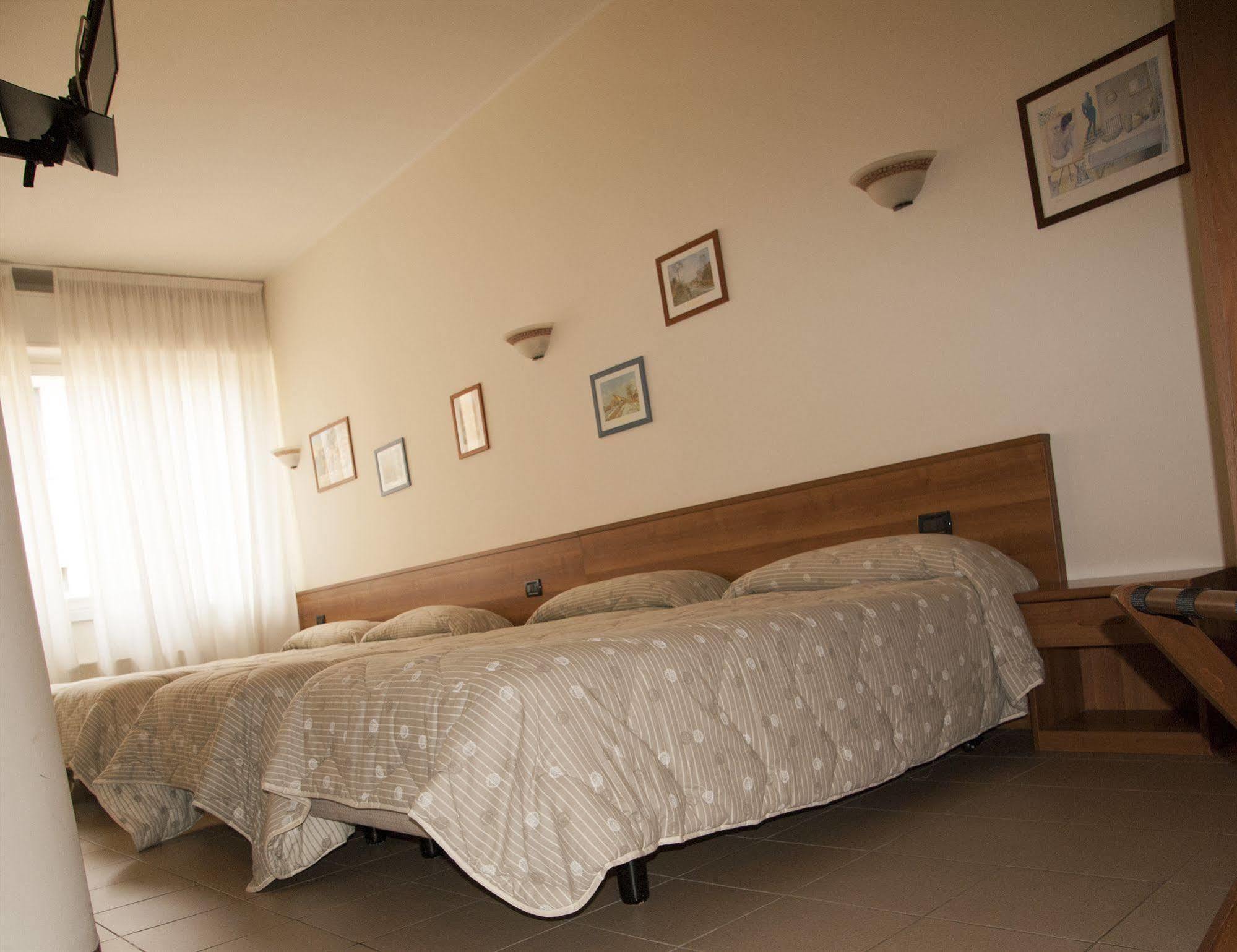 Hotel Marinoni โลมาซโซ ภายนอก รูปภาพ