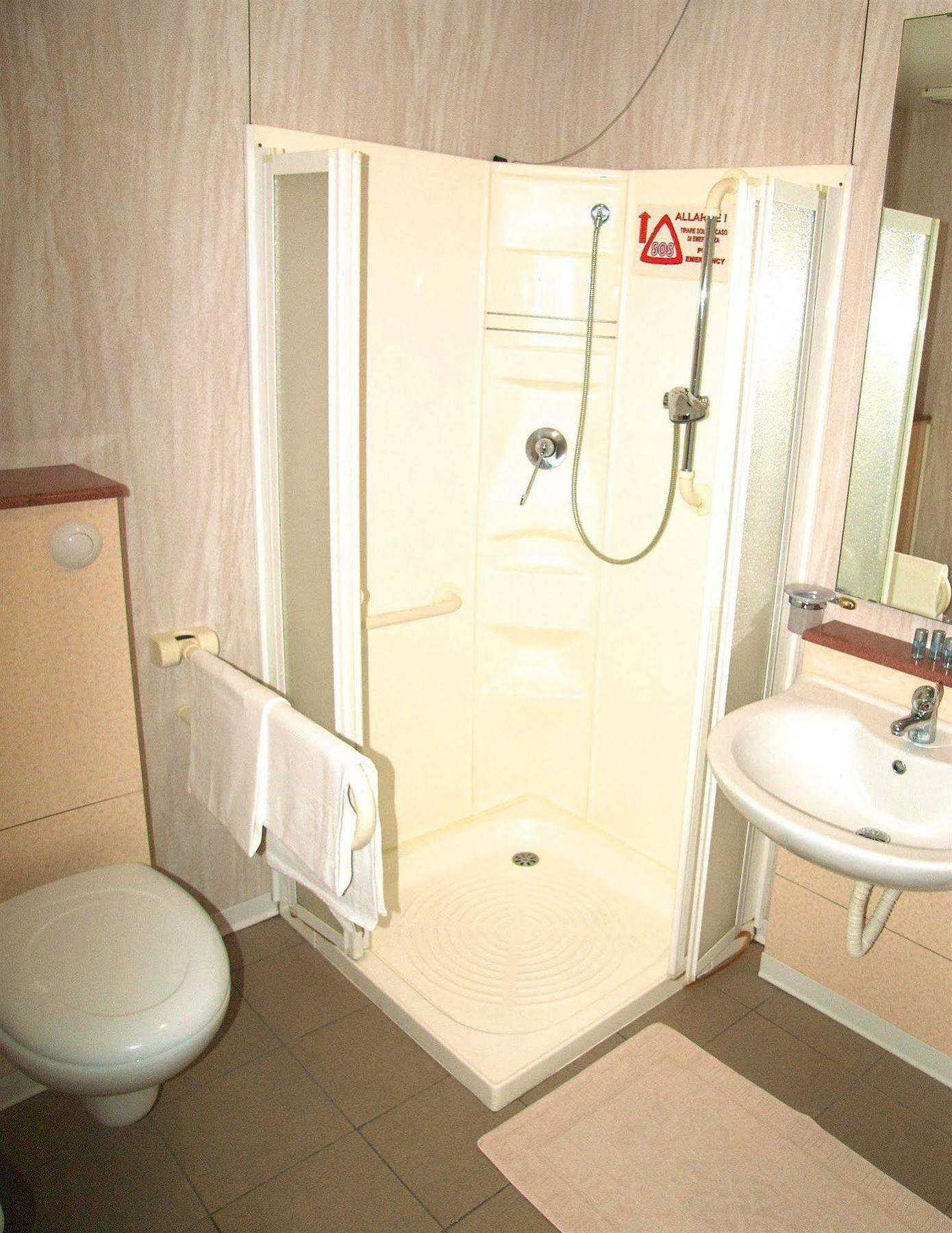 Hotel Marinoni โลมาซโซ ภายนอก รูปภาพ