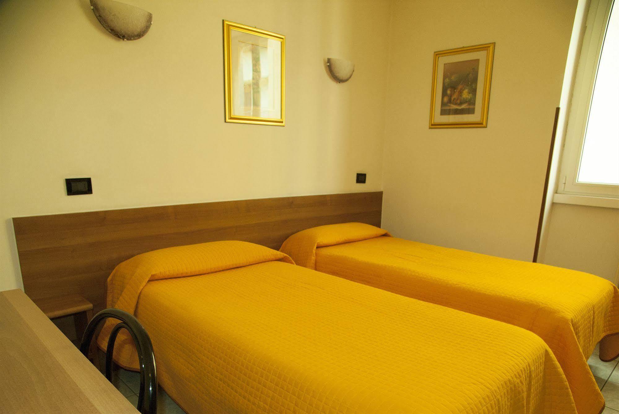 Hotel Marinoni โลมาซโซ ภายนอก รูปภาพ