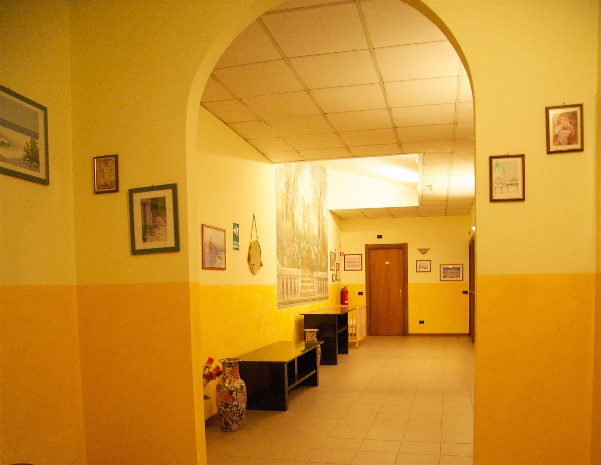 Hotel Marinoni โลมาซโซ ภายนอก รูปภาพ